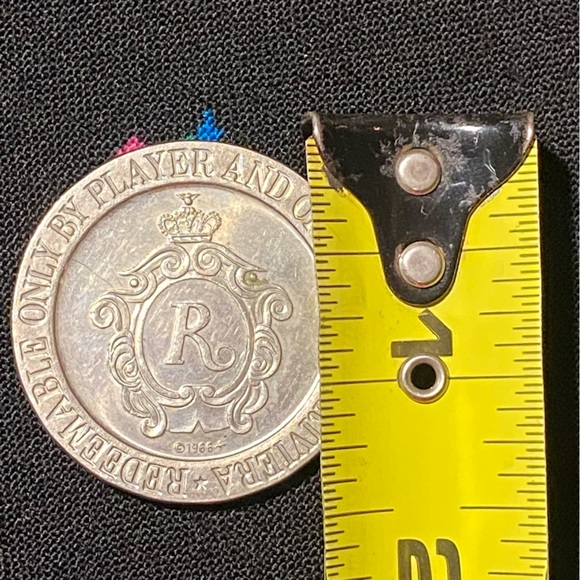 The Riviera Hotel 1966 Dollar Gaming Token Las Vegas - Picture 4 of 7